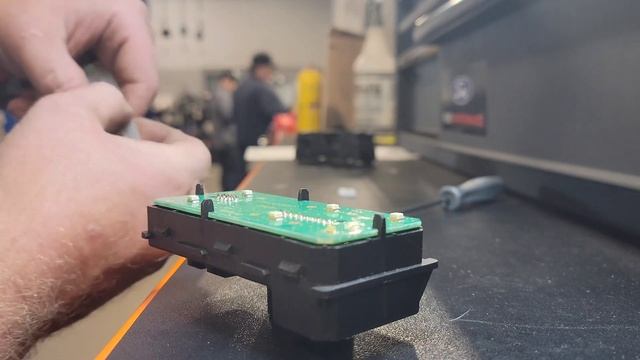Pro Fix 2006 - 2015 GM Trucks Window Switch Intermittently Not Working - Fix No Parts Needed смотреть онлайн