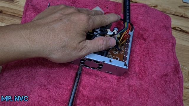 20 Years abandoned in the kitchen ? - Tiny Pc NEC Restoration - Does it run with Windows 10? смотреть онлайн