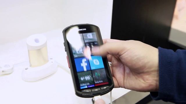 Kyocera Windows Phone Protoype hands-on смотреть онлайн