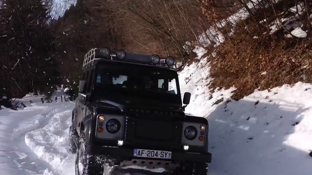 Land Rover Defender deep snow climb La Forclaz Savoie jan 2015 смотреть онлайн