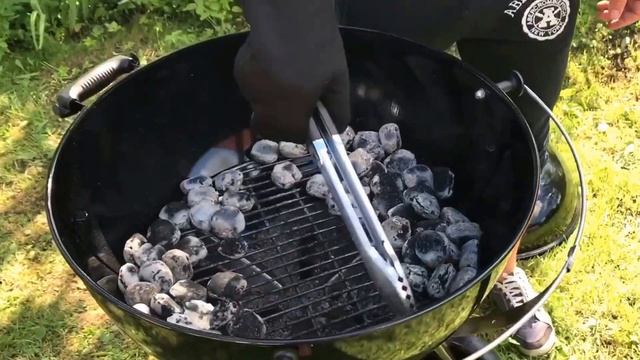 УГОЛЬНЫЙ ГРИЛЬ Weber Master-Touch GBS ОБЗОР / ГОТОВИМ КУРИЦУ НА ГРИЛЕ смотреть онлайн