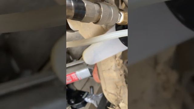 Смена тормозной жидкости вакуумом смотреть онлайн