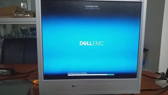 Dell EMC PowerEdge R440 Rack Server Overview and configuration of RAID1 смотреть онлайн