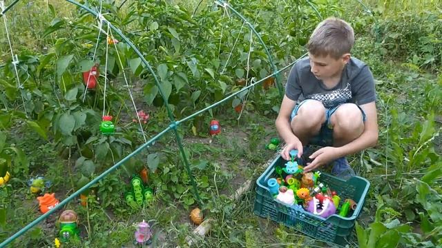 РАСТЕНИЯ ПРОТИВ ЗОМБИ В РЕАЛЬНОЙ ЖИЗНИ Plants vs Zombies In Real Life 2 смотреть онлайн