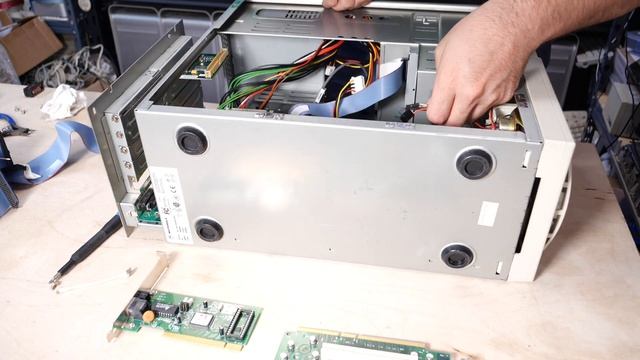 Motorola's LAST Macintosh Clone - StarMax 5500 (PowerPC 604e 200MHz) смотреть онлайн