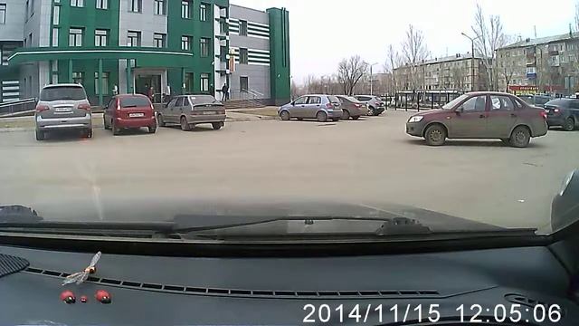 а тут и не скажешь что за рулём инвалид--уважайте друг друга.