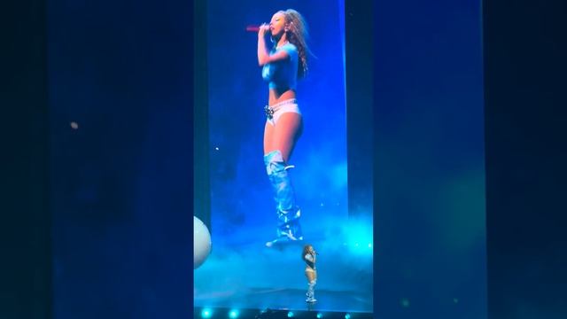 Doja Cat - Paint The Town Red смотреть онлайн