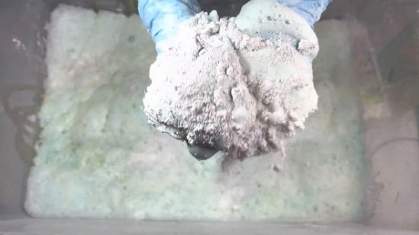 Asmr sponge squeezing green and orange paste💚💚🧡🧡💚🧡