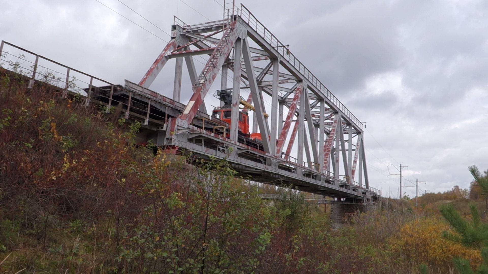 Мотовоз МПТ-4 №1341 с грузовой платформой следует по перегону Киселиха - Каликино смотреть онлайн