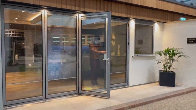 BI-FOLDING DOORS vs SLIDING DOORS testing & comparing HUGE glass openings to maximise our epic view смотреть онлайн