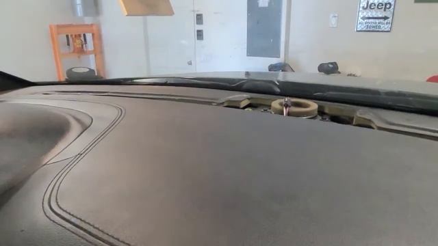 Fixing the leather dashboard on my Jeep Grand Cherokee Summit смотреть онлайн