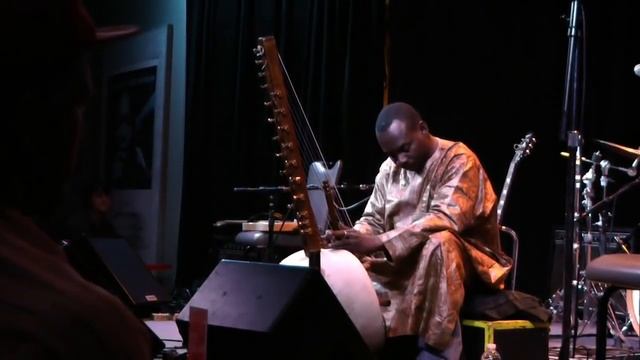 Toumani Diabate Santa Cruz, CA смотреть онлайн