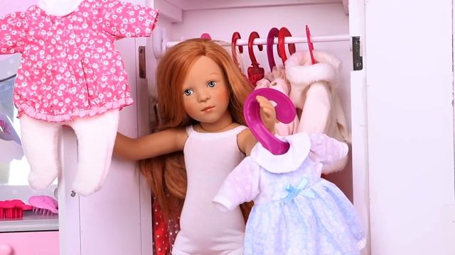 Dolls family Morning Routine with Dress up in Pink Bedroom! Play Toys смотреть онлайн