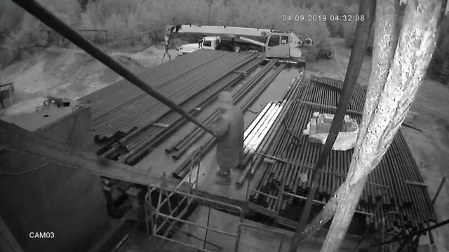 Обманул смерть, чудом увернулся от падающей трубы🙄 а вот крану не повезло. смотреть онлайн