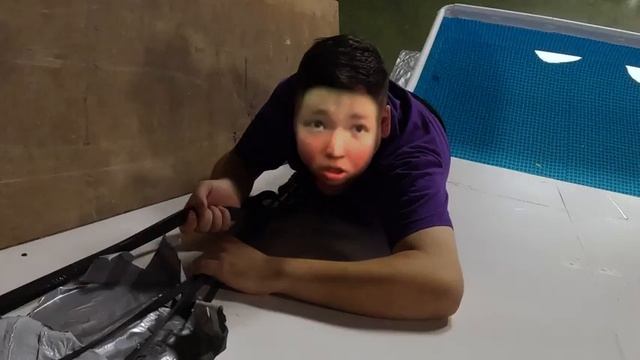 НАКЛОНЯЮЩИЙСЯ ПОЛ! КТО ПОСЛЕДНИЙ УПАДЕТ в БАССЕЙН