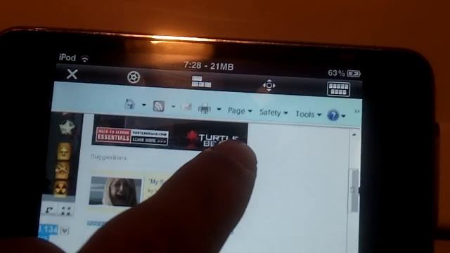 iPod touch running windows 7!!! смотреть онлайн