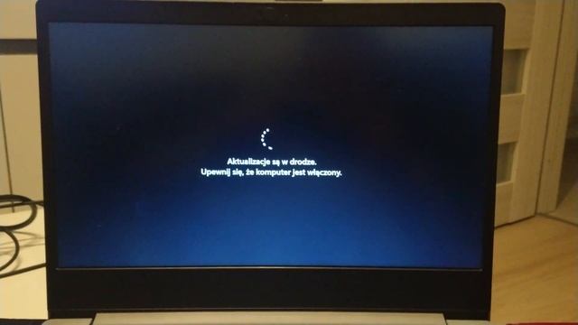 Błąd podczas aktualizacji Windows 11 - Jesteś 79tam %... смотреть онлайн
