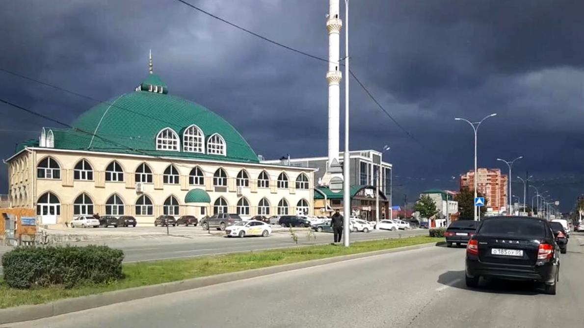 Прокатились по Махачкале. Даже беглый обзор оставил самые теплые впечатления о столице Дагестана смотреть онлайн