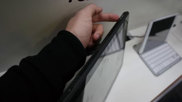 HKC Microsoft Surface Pro Tablet Fake Hands On [CeBIT 2013] смотреть онлайн