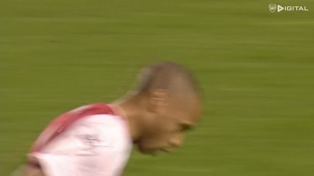 THIERRY HENRY SCORES FOUR! | Arsenal 5-0 Leeds United | Classic highlights | 2004 смотреть онлайн