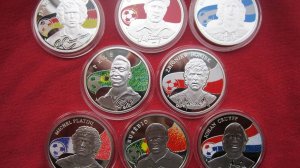 Серебряные монеты 2 футболиста