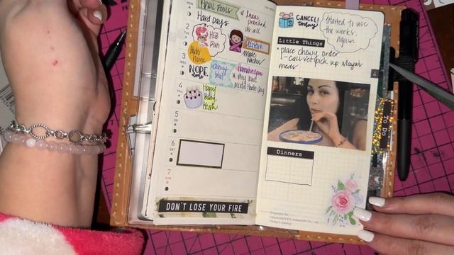 Hobonichi Weeks Fun смотреть онлайн