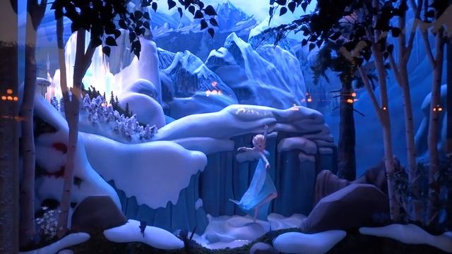 Frozen Enchanted Window at Disneyland's Main Street смотреть онлайн