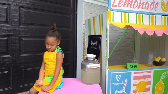 Brother DOESN'T LIKE Little Sister's LEMONADE STAND, He Learns GOOD LESSON смотреть онлайн