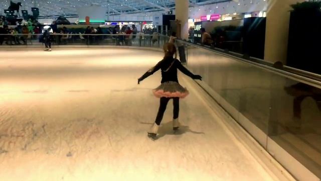 Как научиться кататься на коньках!!!!