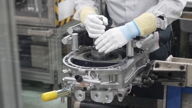 Японский автомобильный завод, процесс производства электромобилей смотреть онлайн