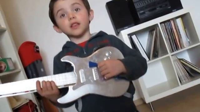 Pietro canta "Generale" versione Vasco @Neapolis смотреть онлайн