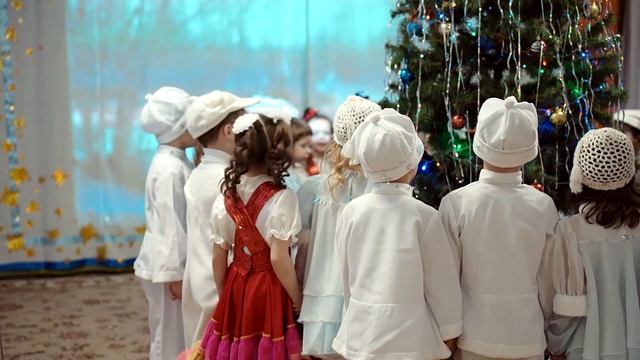 Дедушка Мороз! Дедушка Мороз!У тебя красивый красный нос!Песня! смотреть онлайн