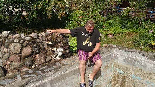 У развалин древней крепости ;-) смотреть онлайн