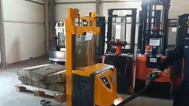 Штабелер электрический JUNGHEINRICH EJC 12 1,2 т 2,4 м