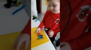 Синий трактор из пластилина