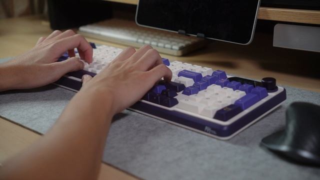 LCD Screen That Does All - RK S98 Keyboard Review смотреть онлайн