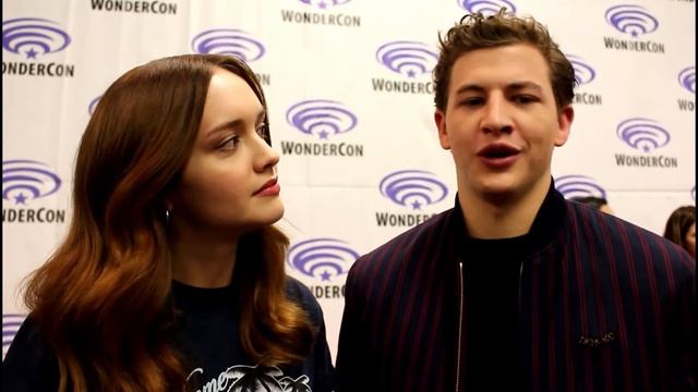 Wondercon 2018 | Ready Player One - Olivia Cooke and Tye Sheridan смотреть онлайн