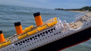 LEGO / COBI TITANIC SINKING IN OCEAN