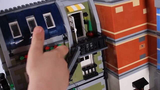LEGO Creator Expert Possibility | Detective's Office, Corner Garage & Parisian Restaurant смотреть онлайн