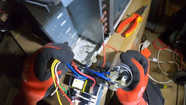 HVAC: Window AC Not Cooling (Window Air Conditioner Not Blowing Cold Air) Hot Wiring A Window AC! смотреть онлайн