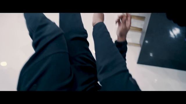 BiC Fizzle - Changes [Official Music Video] смотреть онлайн