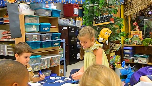 Team Leaders & QR Codes in Mrs. Davis' kindergarten Classroom смотреть онлайн