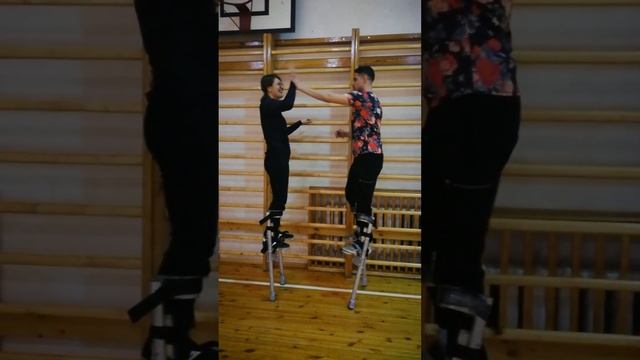 Гулливер Школа ходулистов и джамперов. https://vk.com/gulliver_show смотреть онлайн