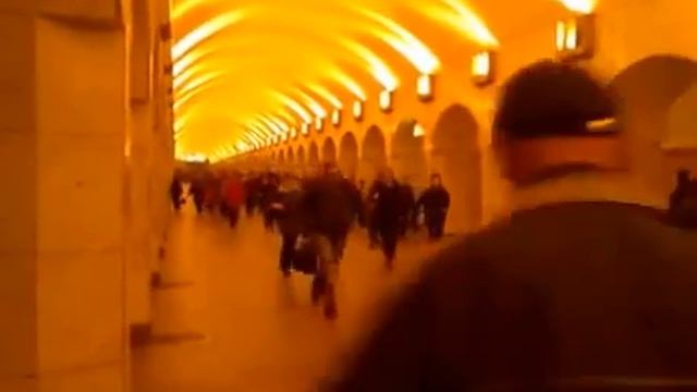 Как люди с утра идут на работу смотреть онлайн