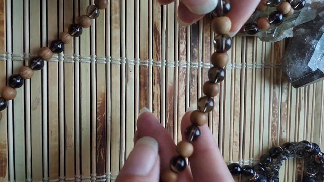 Бусы и браслеты из Дымчатого кварца (Раухтопаз), Дуба, Вулканической Лавы и Шунгита смотреть онлайн