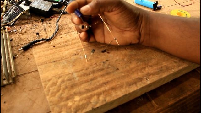 Tow LED FLASER Circuit Sinhala Electronic Class LED circuit смотреть онлайн