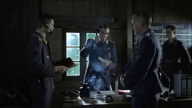 Hitler calls Windows 9 tech support смотреть онлайн