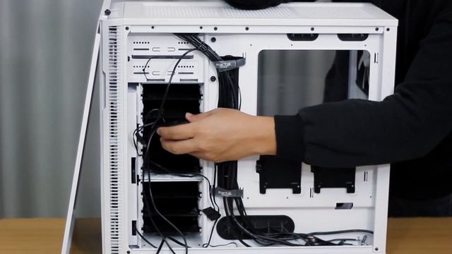 พรีวิว : Fractal Design - Define R5 White Windowed Silent смотреть онлайн