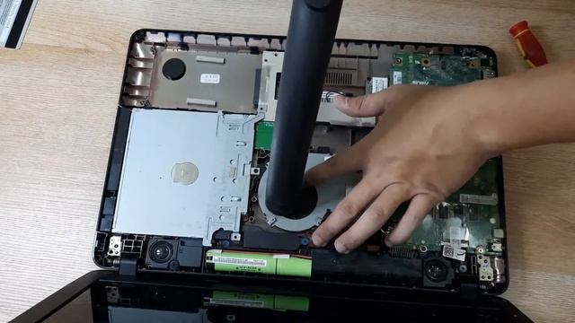 ASUS X541N disassamble | upgrade HDD to SSD | Windows 10 смотреть онлайн