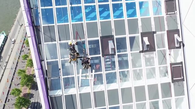 Replacing windows using rope access смотреть онлайн